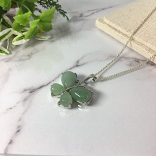 天然石 ジェイド01(翡翠・ヒスイ) 蝶々モチーフ ペンダントトップ