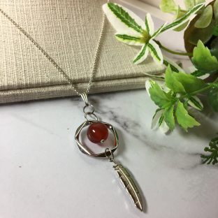 天然石 カーネリアン 羽根モチーフペンダントトップ